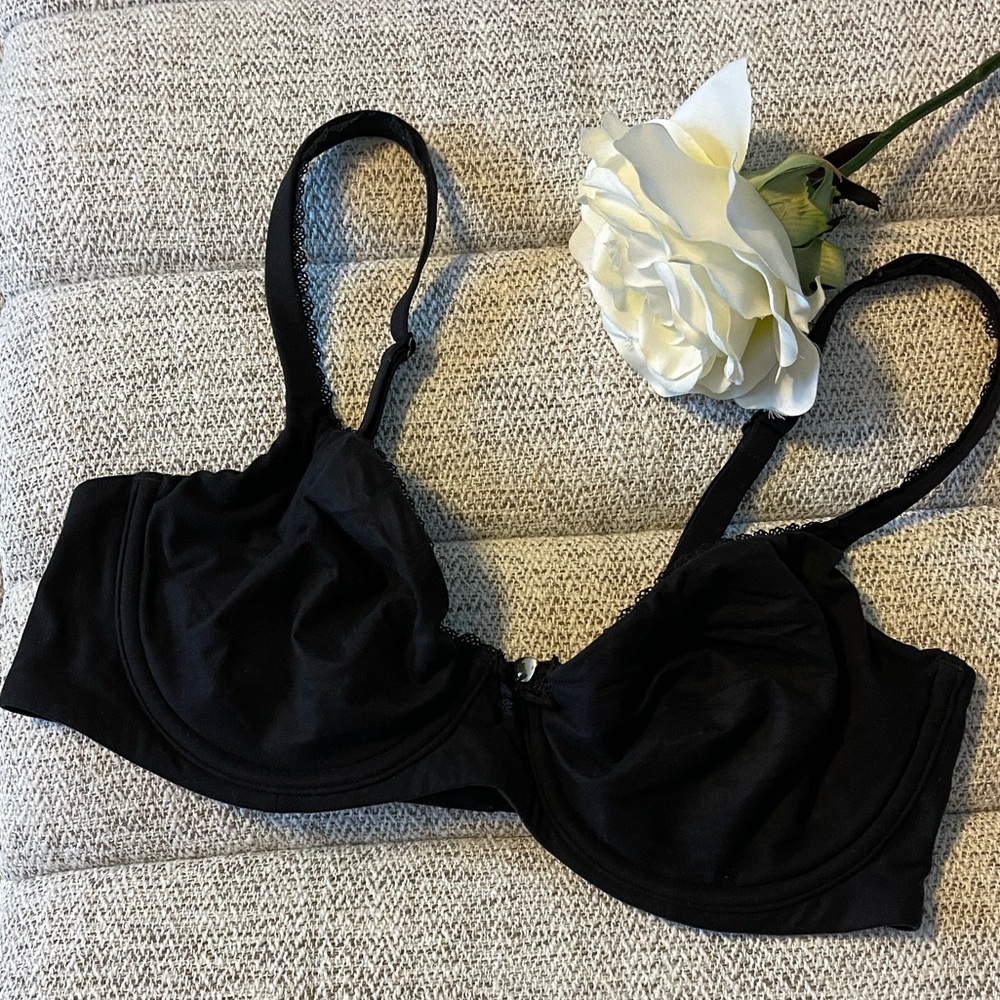 Victoria’s Secret Body by Victoria Unlined Demi Bra Black 34D Underwire Comfort